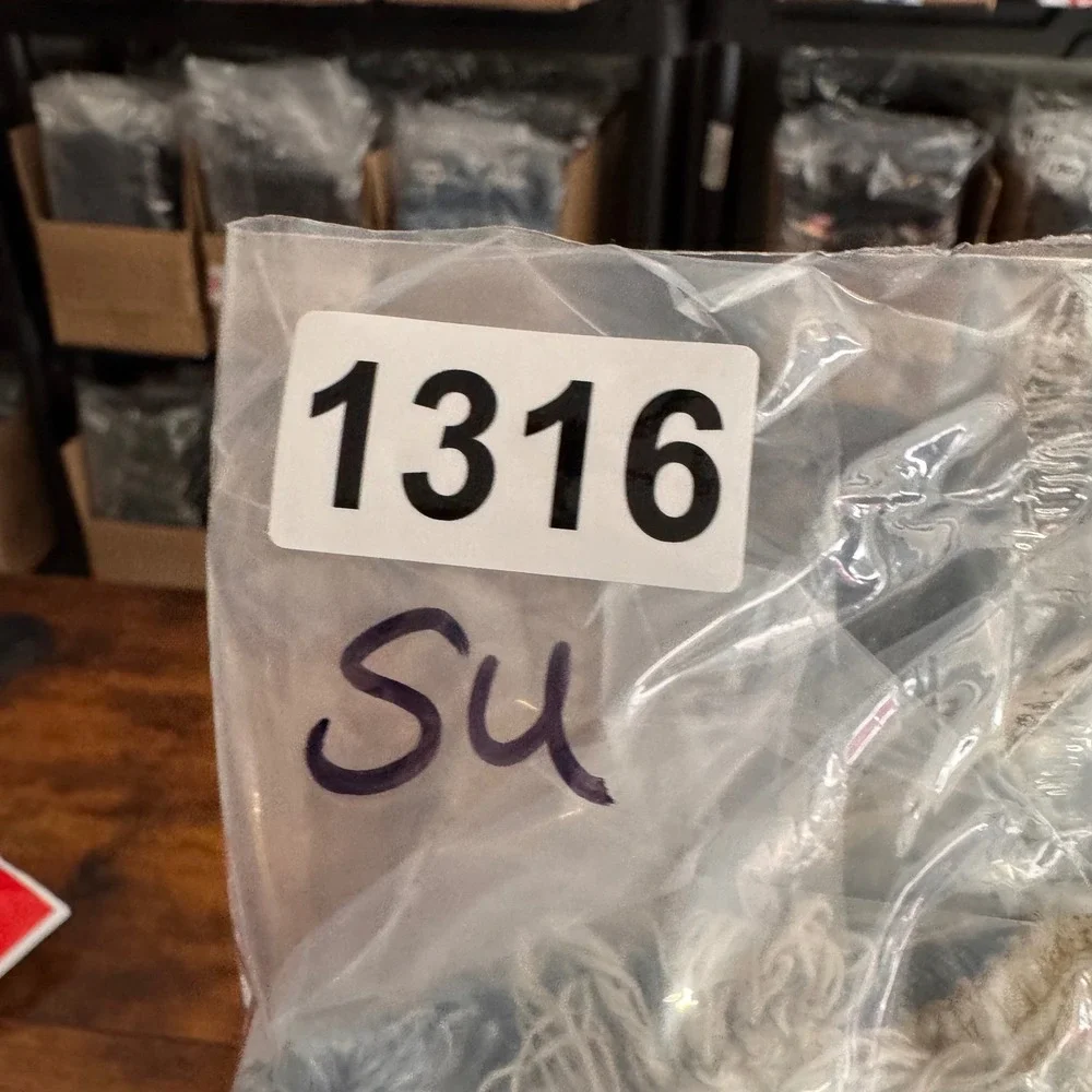 Levis 504 Slouch Straight Denim Shorts Medium Wash Cut Off Frayed Hem Size 7M JR - Picture 10 of 10